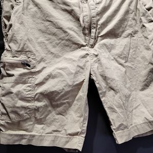 Men's Cargo Shorts in Light Khaki - Casual Utility Style